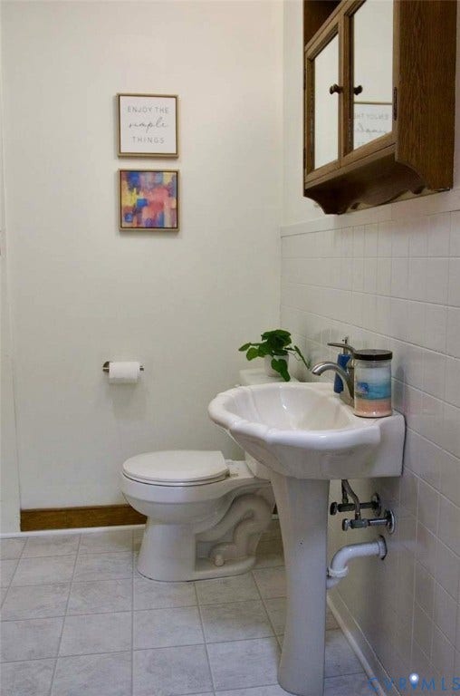 9012 Shawonodasee Road, Courthouse, Chesterfield, VA 23832 Ceramic pedestal sink, wall-mounted wood-finish medicine cabinet, ceramic wall tiling, and tile flooring
