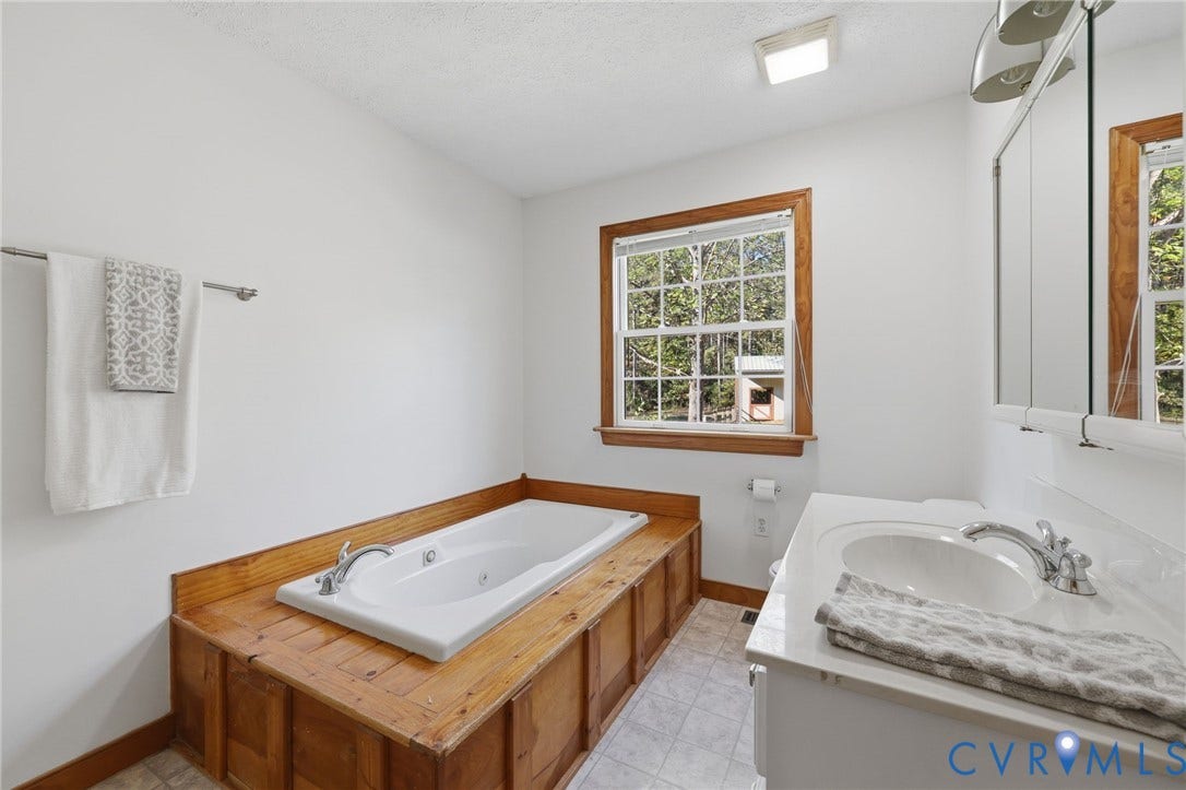 2225 Pine Cove Trail, Powhatan Countryside, Powhatan, VA 23139 Jetted Tub