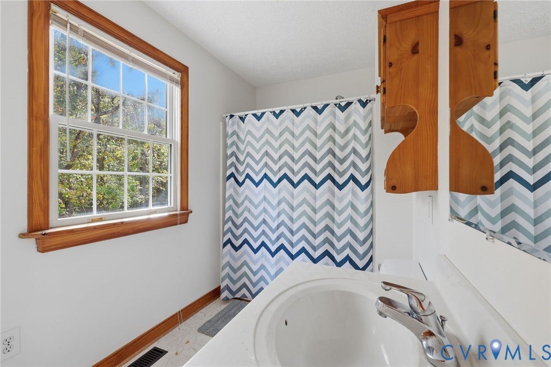 2225 Pine Cove Trail, Powhatan Countryside, Powhatan, VA 23139 Full Hall Bath