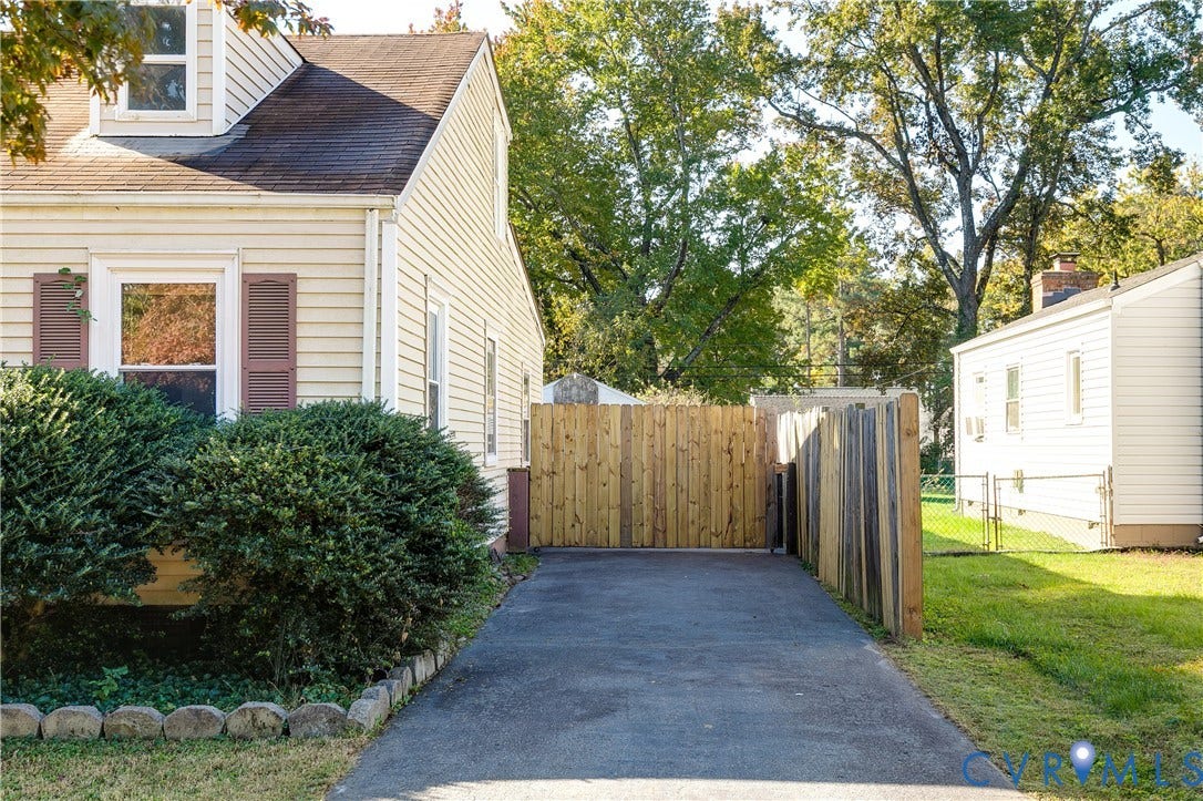 9 E Gray Street, Sandston, VA 23150 9 E Gray Street, Sandston, VA 23150
