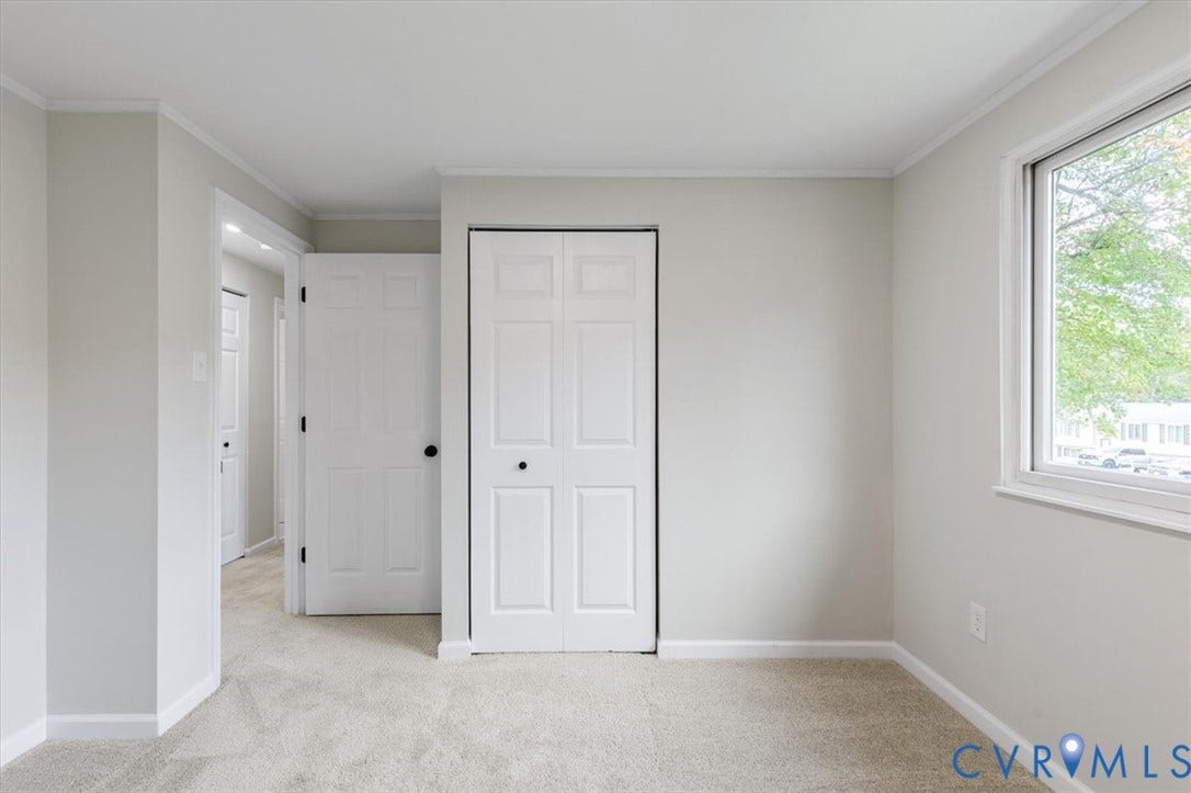 9201 Packard Court, Glen Allen, VA 23060 Neutral interior walls, wall-to-wall carpeting, white paneled interior doors, and a double-hung window