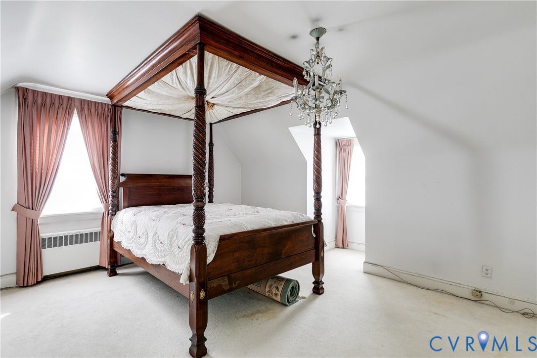 1406 Wentbridge Road, Richmond, VA 23227 Vaulted ceilings featuring a multi-arm crystal chandelier and two recessed dormer windows