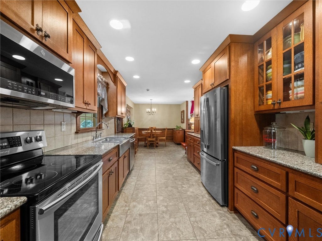 2060 Fairlane Drive, Fairlane, Powhatan, VA 23139 New kitchen Custom Oak Cabinets