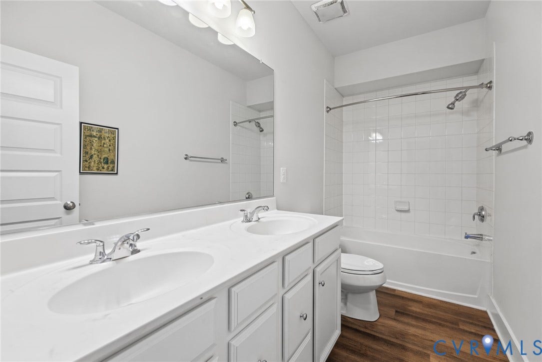15 Flatwater Row, #B, Henrico, VA 23231 Full Bath Accessed from the Hallway