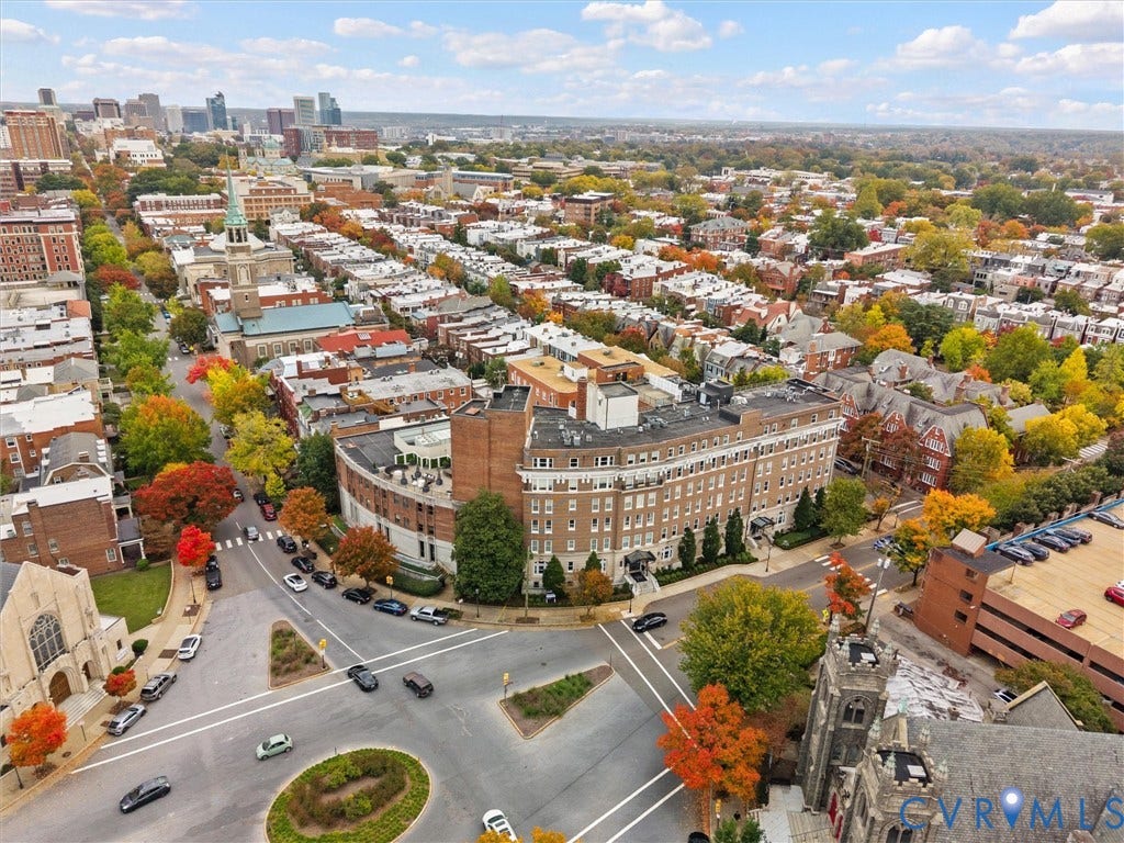 413 Stuart Circle, #3B, Historic Fan District, Richmond, VA 23220 Perfect location in the heart of the Fan district.