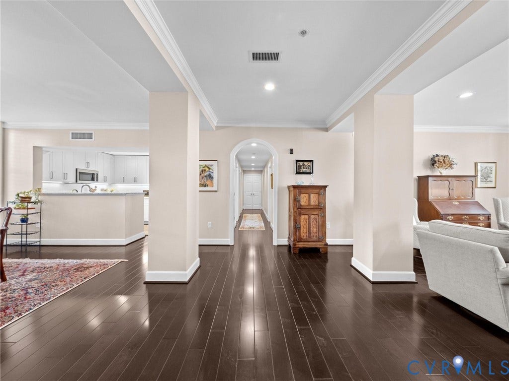 413 Stuart Circle, #3B, Historic Fan District, Richmond, VA 23220 Welcoming light-filled entry hall flanked by a living room and dining room.