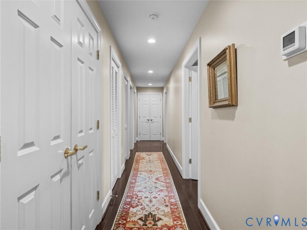 413 Stuart Circle, #3B, Historic Fan District, Richmond, VA 23220 Hallway has coat closet and linen closet.