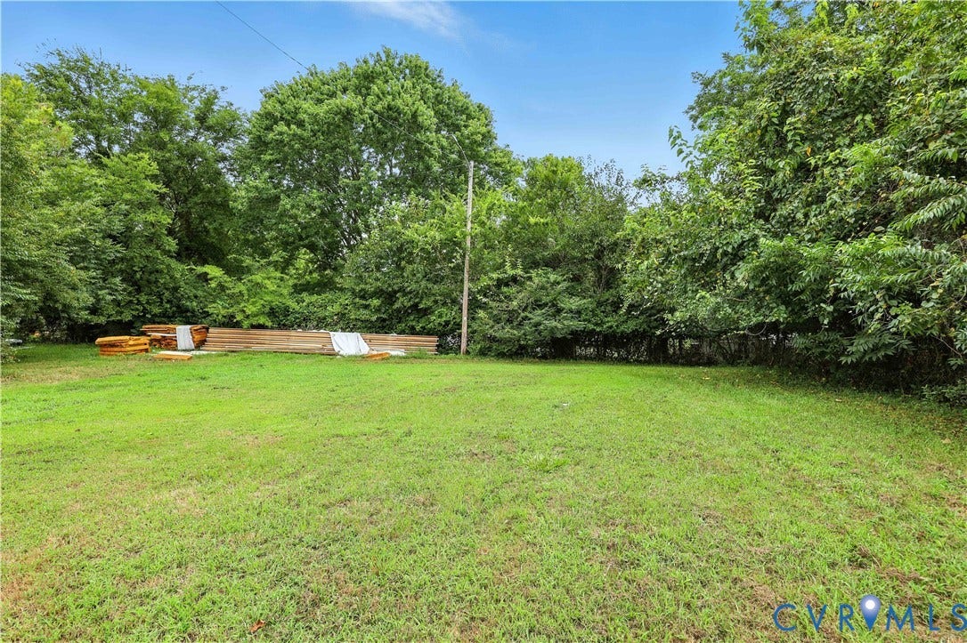 1143 McKenzie Street, Petersburg, VA 23803 Expansive lawn area bordered by mature trees providing perimeter greenery