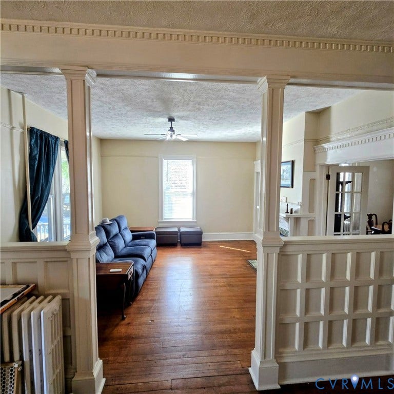 400 W Carolina Avenue, Crewe, VA 23930 400 W Carolina Avenue, Crewe, VA 23930