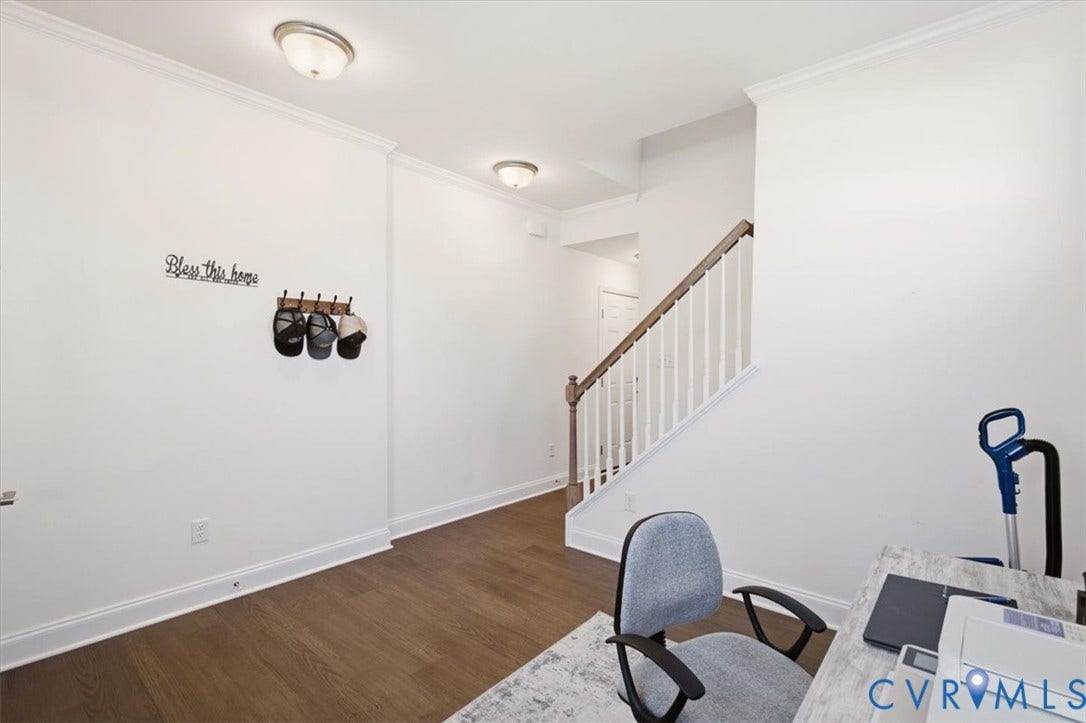 18743 Palisades Ridge, Palisades Cove, Moseley, VA 23120 Wood-finish flooring, crown molding, and a staircase with a wooden handrail and white balusters
