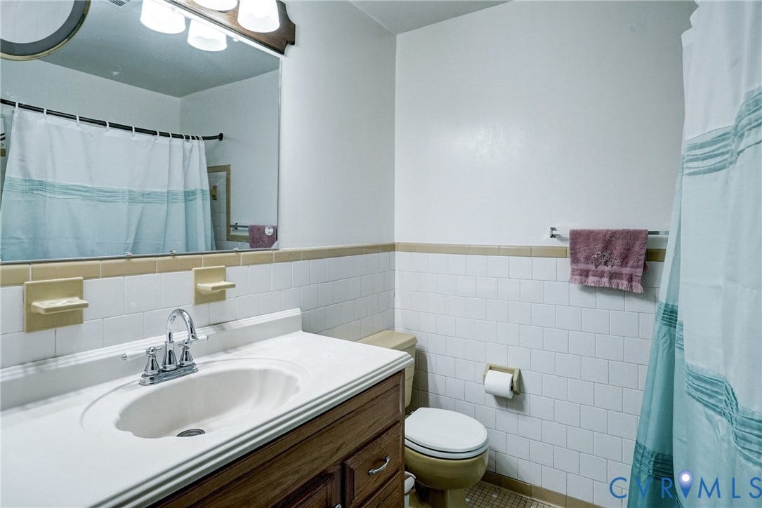 10012 River Road, South Chesterfield, VA 23803 with tub/shower