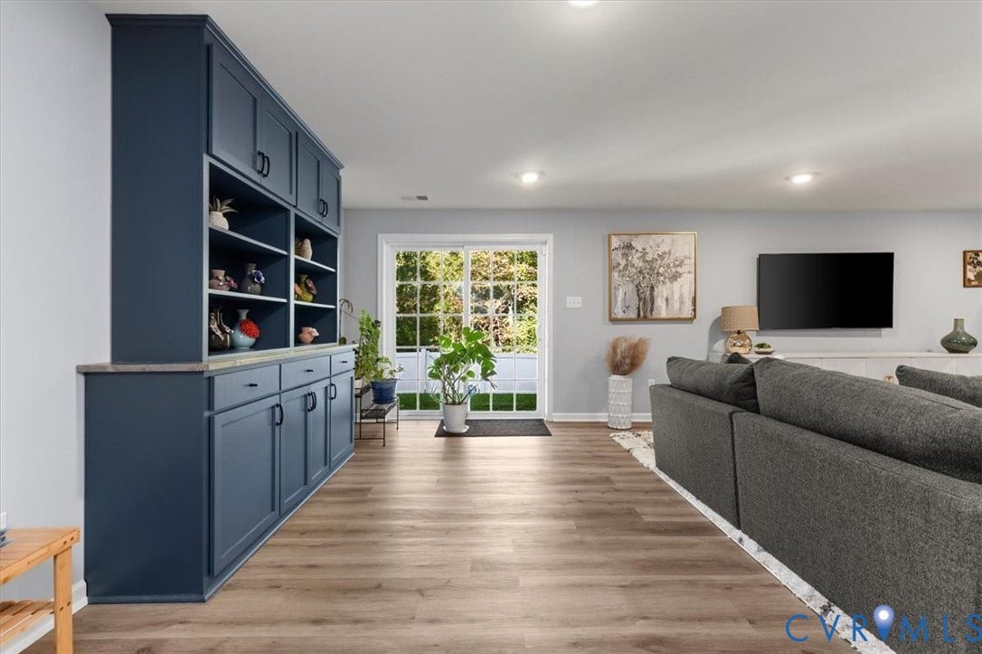 5325 Sandy Ridge Court, Chesterfield, VA 23832 Custom Built in shelving