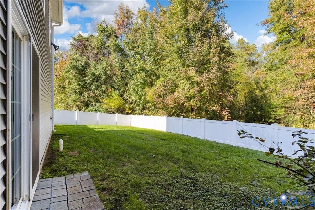 5325 Sandy Ridge Court, Chesterfield, VA 23832 6' Vinyl Privacy Fence