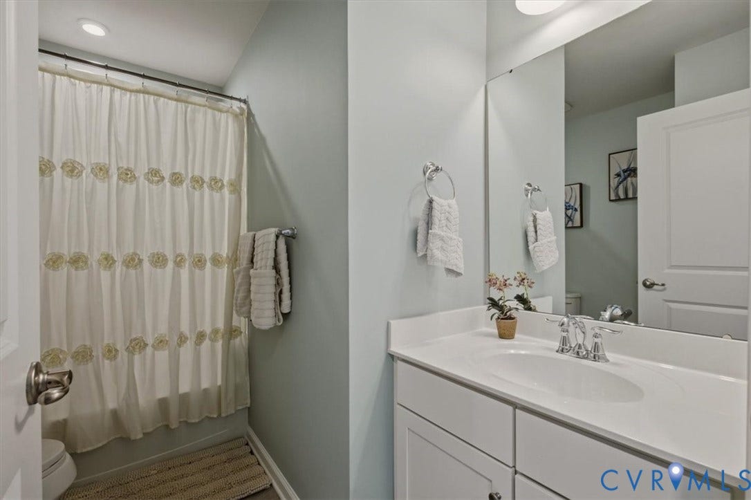 5325 Sandy Ridge Court, Chesterfield, VA 23832 Hall Bathroom