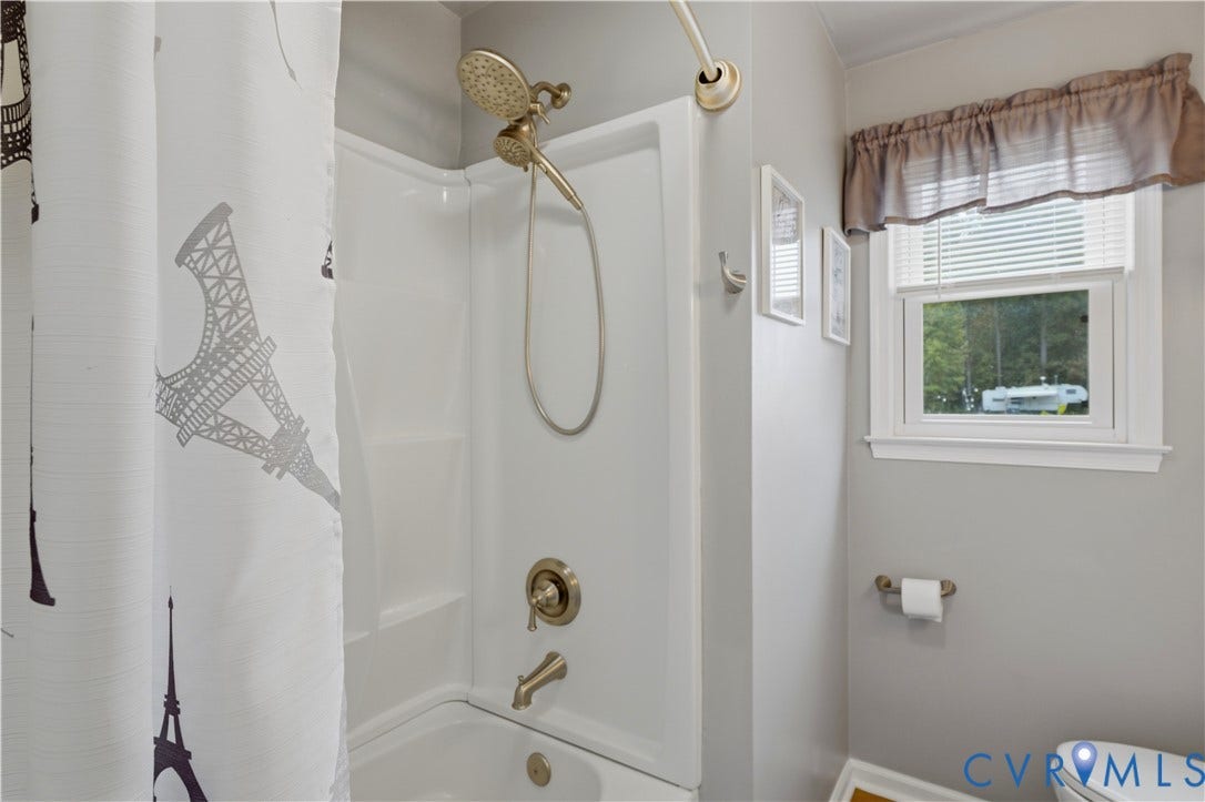 16401 Anderson Drive, Disputanta, VA 23833 Main Floor Bathroom