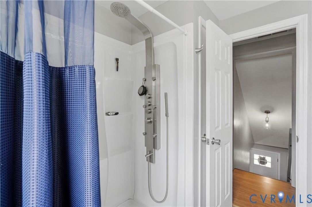 16401 Anderson Drive, Disputanta, VA 23833 2 floor bathroom