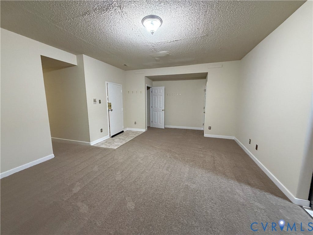 2030 Monument Avenue, #1, Richmond, VA 23220 Huge living room with closet!