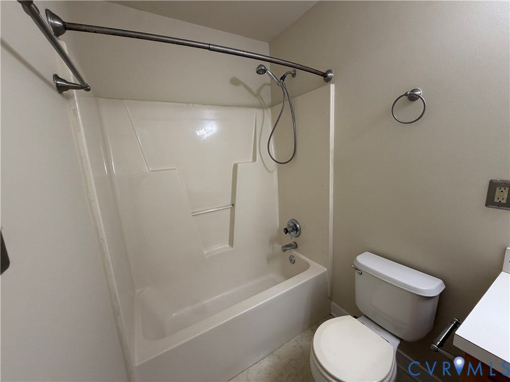 2030 Monument Avenue, #1, Richmond, VA 23220 Huge full bath
