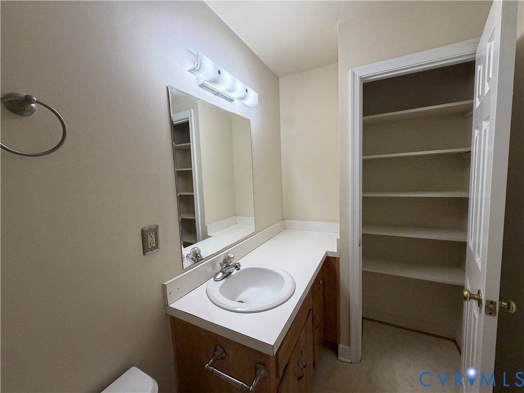 2030 Monument Avenue, #1, Richmond, VA 23220 Huge full bath includes linen/storage closet!