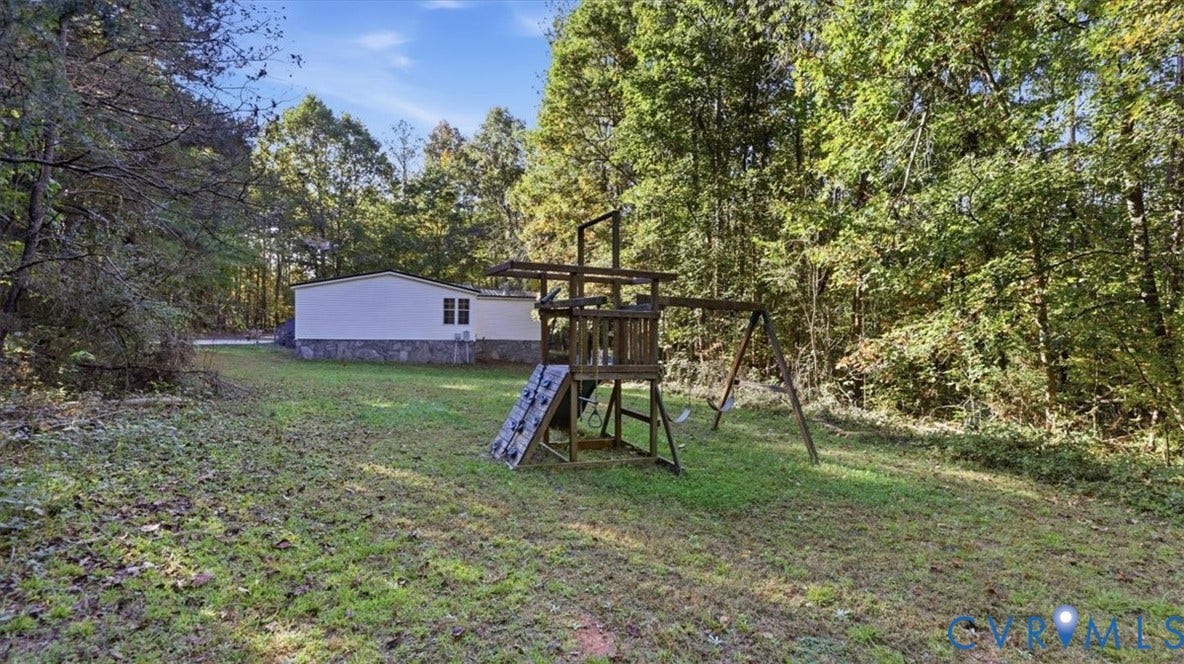 75 Claybank Road, Cumberland, VA 23040 Expansive grounds featuring a natural wooded border and stone-veneer foundation detail