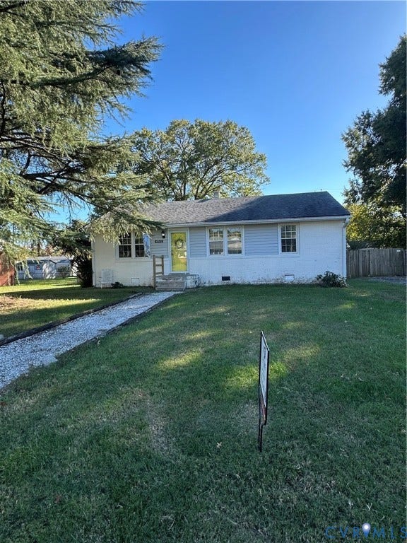 4905 Embassy Drive, Richmond, VA 23230 Single-story exterior with a combination of brick and siding, a gabled roof, gravel driveway, and mature landscaping