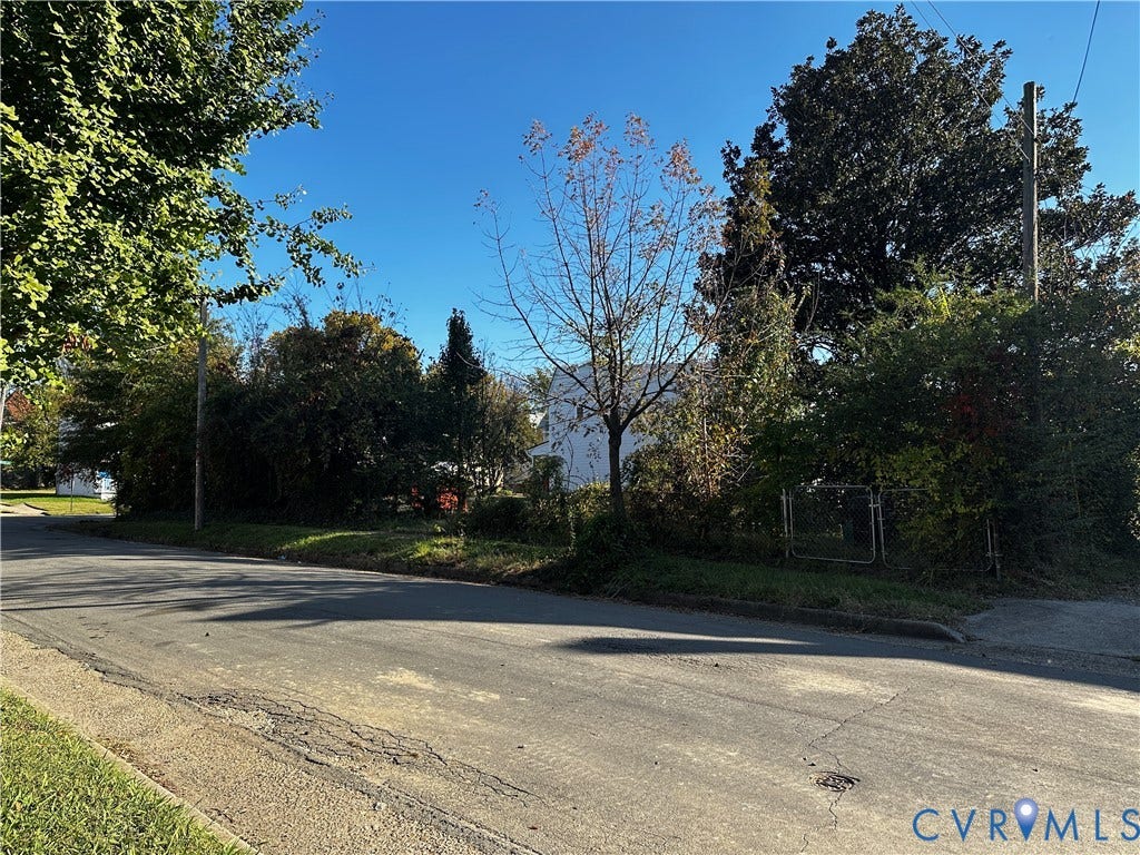 1914 Miller Avenue, Richmond, VA 23222 Level lot featuring mature trees and established perimeter landscaping