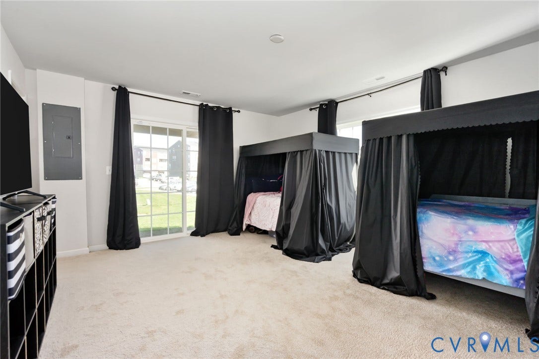 640 Rivanna Hill Road, Glen Allen, VA 23060 Currently used as a fourth bedroom, this spacious bonus room offers flexibility for a home office, second family room, or recreation room, complete with its own water closet and direct access to the rear patio.