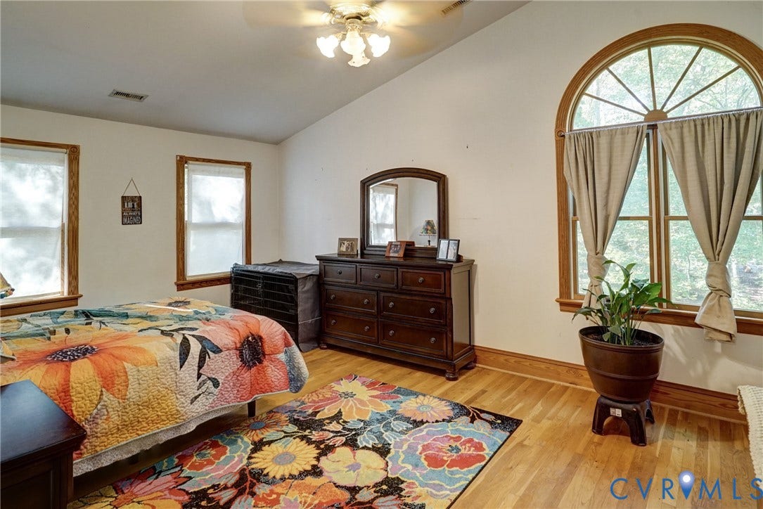 2180 Gum Drive, Smokey Hollow, Manakin Sabot, VA 23103 Large Palladian Window, Lots of Natural Light!