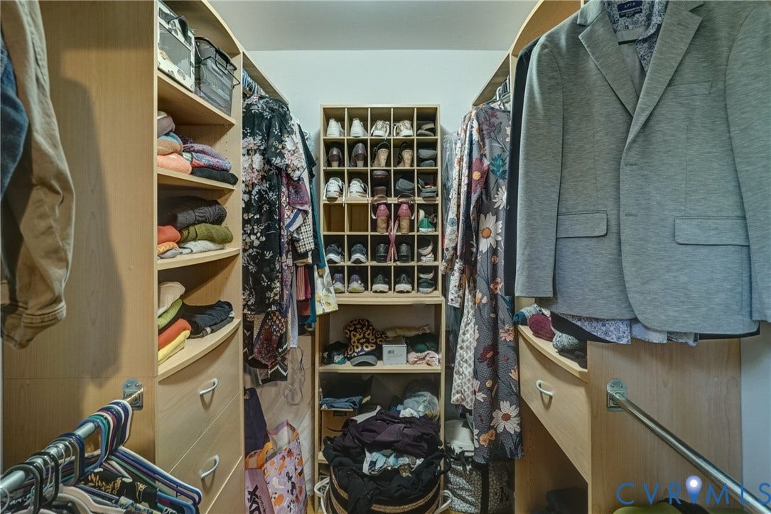 2180 Gum Drive, Smokey Hollow, Manakin Sabot, VA 23103 Large Walk-In closet in Primary Bedroom w/Built-In Organizers