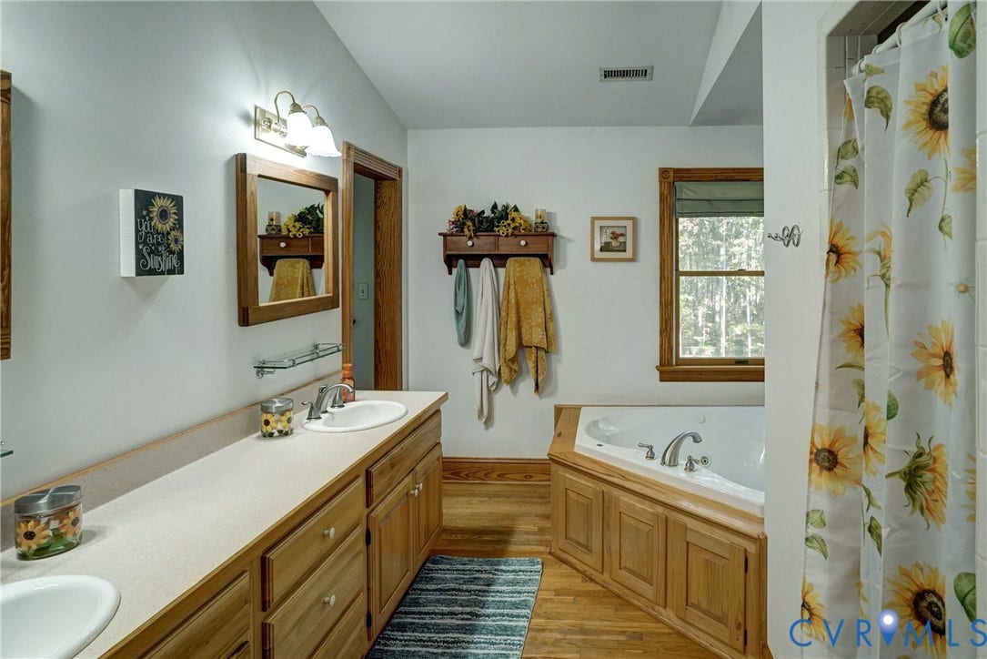 2180 Gum Drive, Smokey Hollow, Manakin Sabot, VA 23103 Hardwood Floors, Double Vanity, Jetted Tub