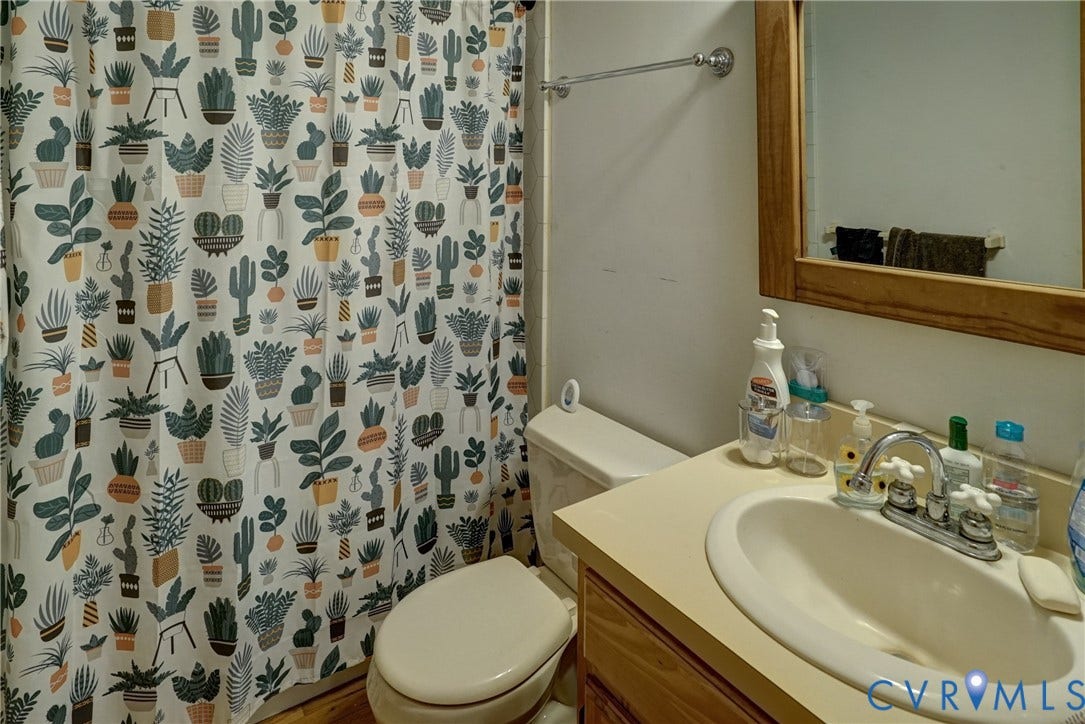 2180 Gum Drive, Smokey Hollow, Manakin Sabot, VA 23103 Additional Upstairs Full Bath w/Tub and Shower