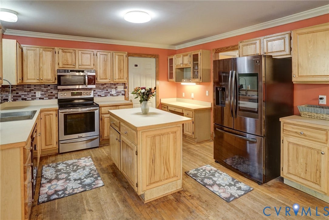 2180 Gum Drive, Smokey Hollow, Manakin Sabot, VA 23103 Super Cute Kitchen w/Hardwood Floors, Island, Desk Area, Tons of Cabinet Space & Crown Moulding
