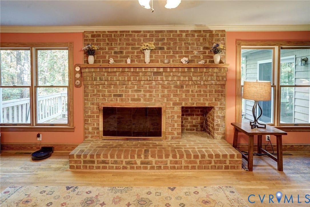 2180 Gum Drive, Smokey Hollow, Manakin Sabot, VA 23103 Family Room has Ceiling Fan w/Overhead Light, Crown Moulding, Hardwood Floors