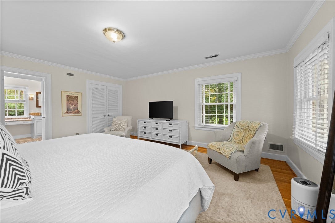 1203 Rothesay Circle, Windsor Farms, Richmond, VA 23221 Bedroom featuring wood-finish flooring, crown molding, double-hung windows with horizontal blinds, and a double-door closet