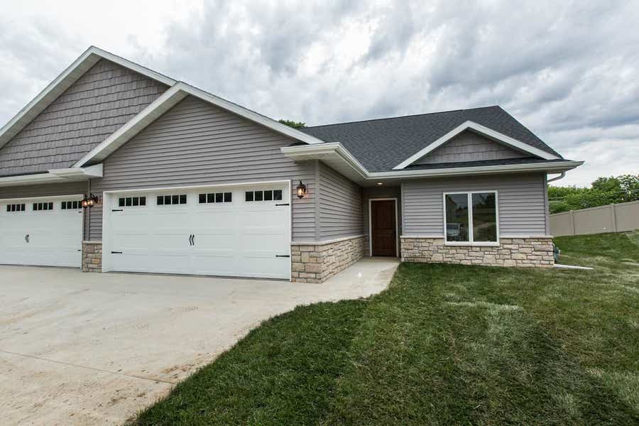 Property photo for 1355 Autumn Ridge Lane, Dubuque, IA