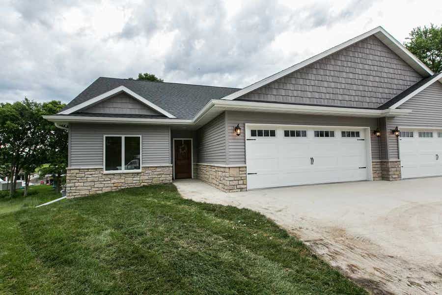 Property photo for 2459 Fieldstone Court, Dubuque, IA