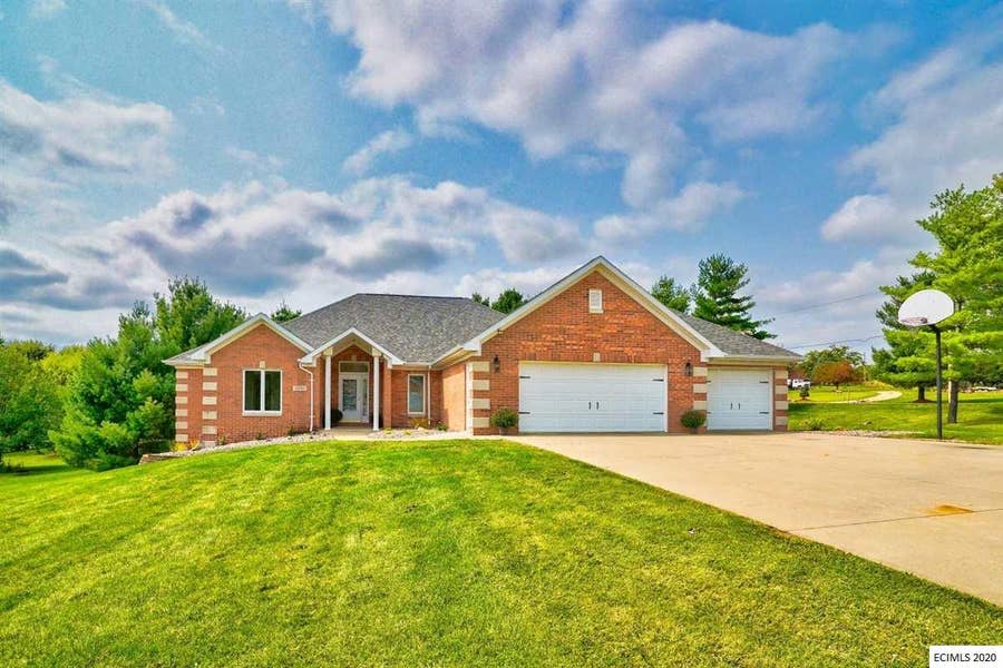 Property photo for 11783 Deer Valley Trail, Dubuque, IA