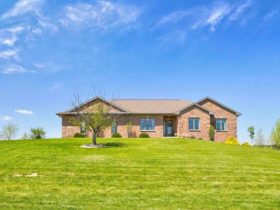 Property photo for 10123 Cypress Drive, Peosta, IA