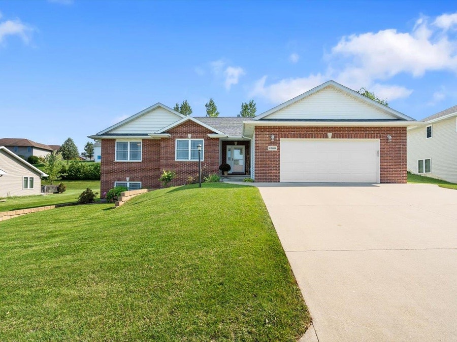 Property photo for 6100 Valley Wood Court, Dubuque, IA