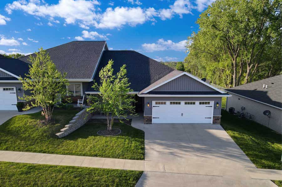 Property photo for 1478 Autumn Ridge Lane, Dubuque, IA