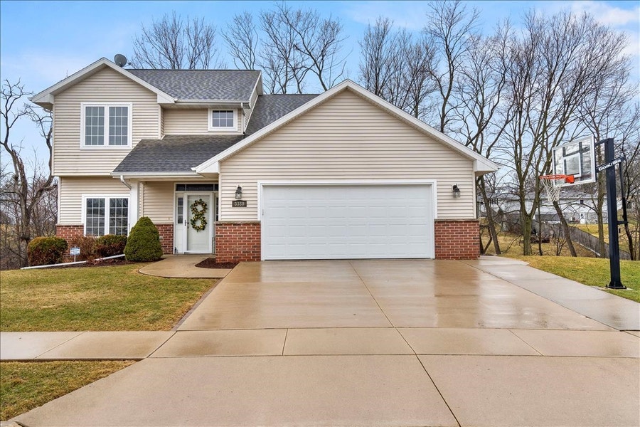 Property photo for 3380 Ashley Drive, Dubuque, IA