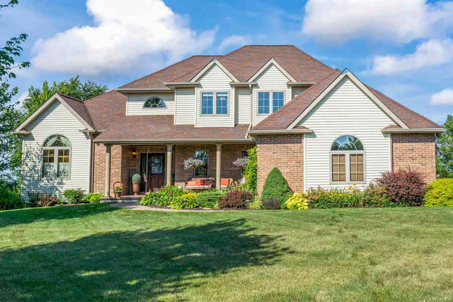 Property photo for 9565 Royal Wood Drive, Peosta, IA