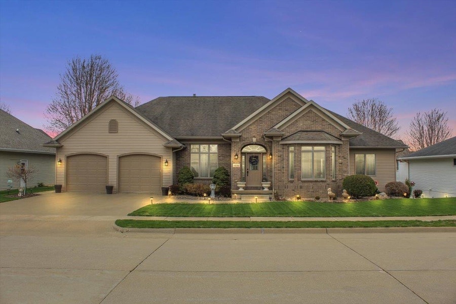 Property photo for 4936 Twilight Drive, Dubuque, IA