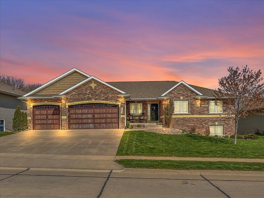 Property photo for 2236 Indy Drive, Dubuque, IA