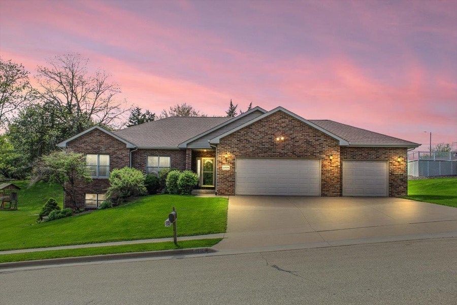 Property photo for 2775 Tiffany Court, Dubuque, IA