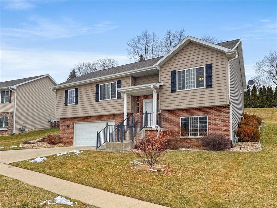 Property photo for 3349 Peach Tree Lane, Dubuque, IA