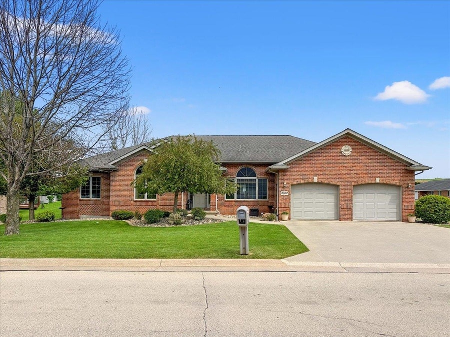 Property photo for 2402 Pinehurst Court, Dubuque, IA