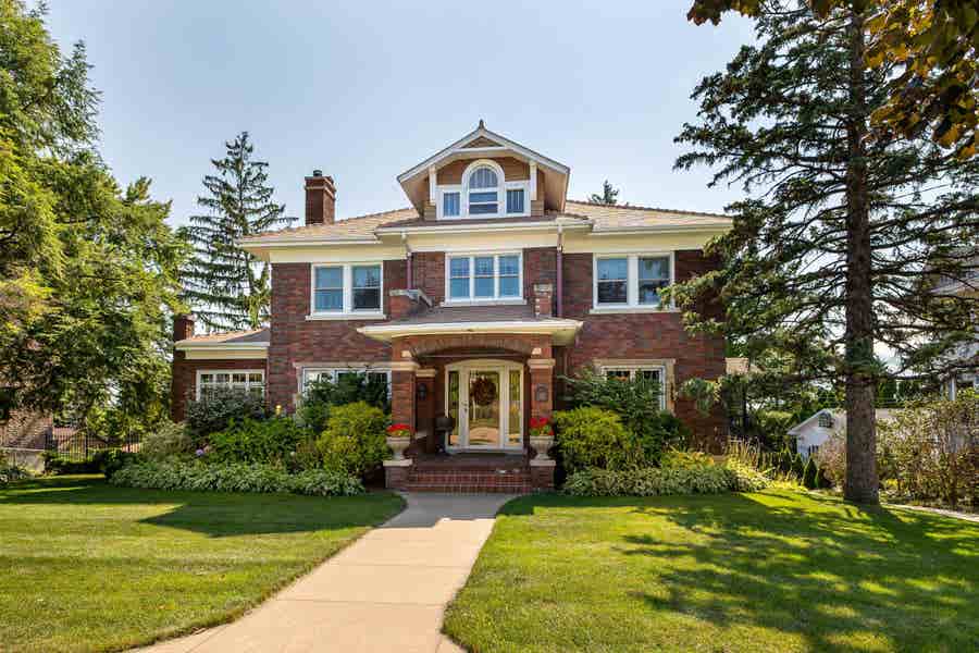 Property photo for 325 S Grandview Avenue, Dubuque, IA