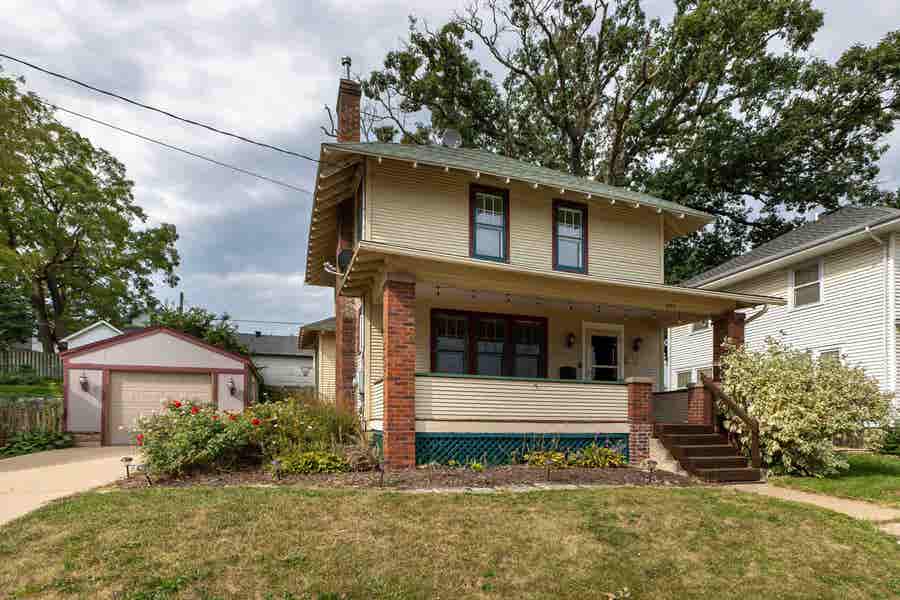 Property photo for 995 Glen Oak Street, Dubuque, IA
