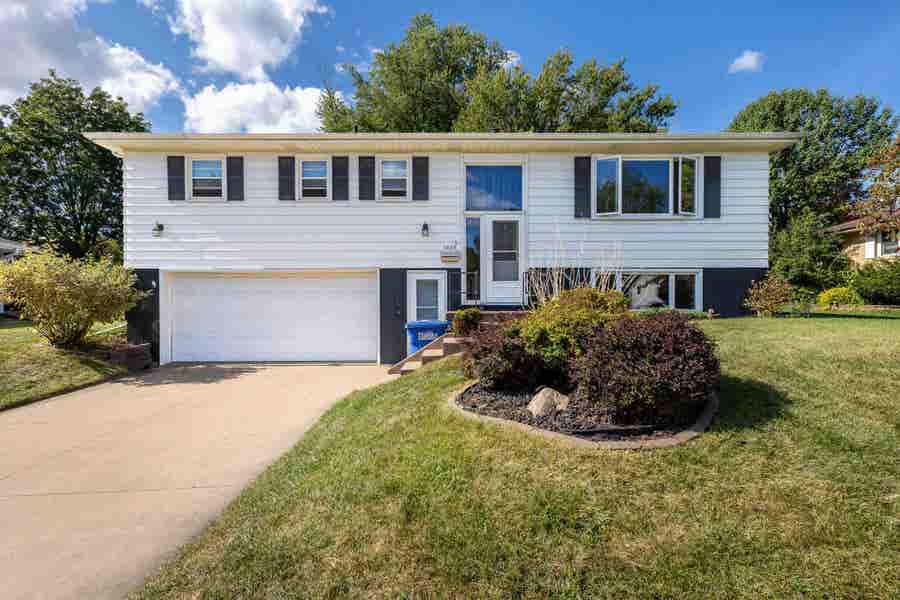 Property photo for 1885 Carter Road, Dubuque, IA